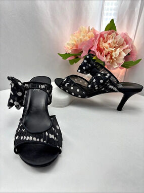 Impo Vavoom Polka Dot Bow Kitten Heels Black & White US 6M #765